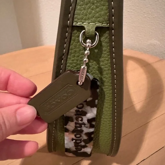 NWOT Coachtopia Ergo Bag in Pebbled Leather - Pale Lime Green - Picture 8 of 13